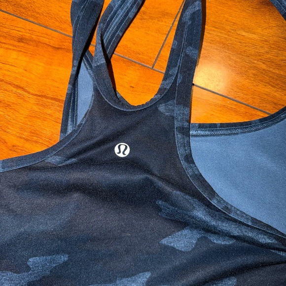 Lululemon 6 Black and Gray Camouflage Tank Top - Picture 3 of 5